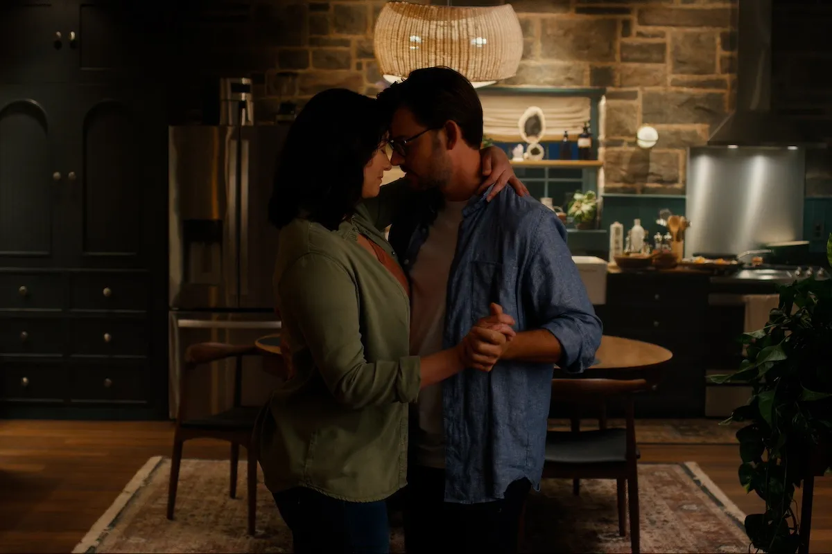 Kat and Elliot dancing in 'The Way Home' Season 3